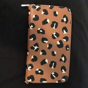 NWOT THIRTY ONE CHEETAH WALLET